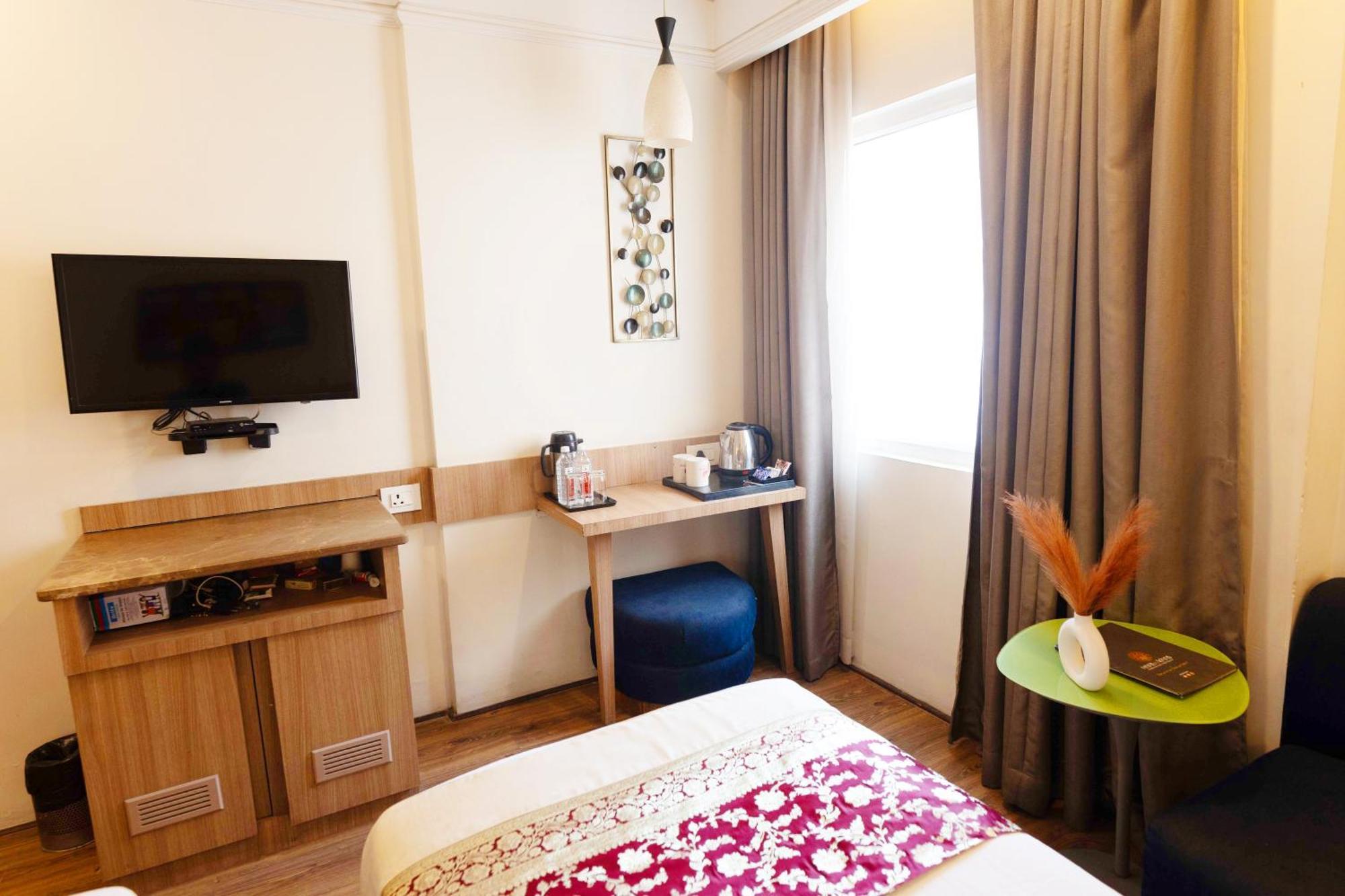 New Hotel Broadway Varanasi Exterior photo
