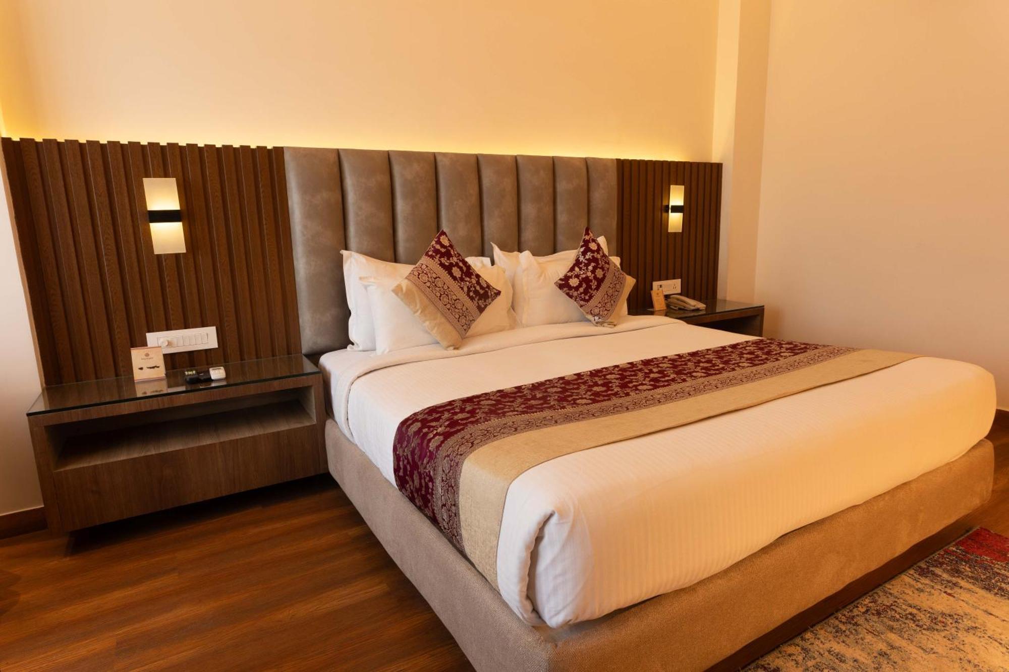 New Hotel Broadway Varanasi Exterior photo