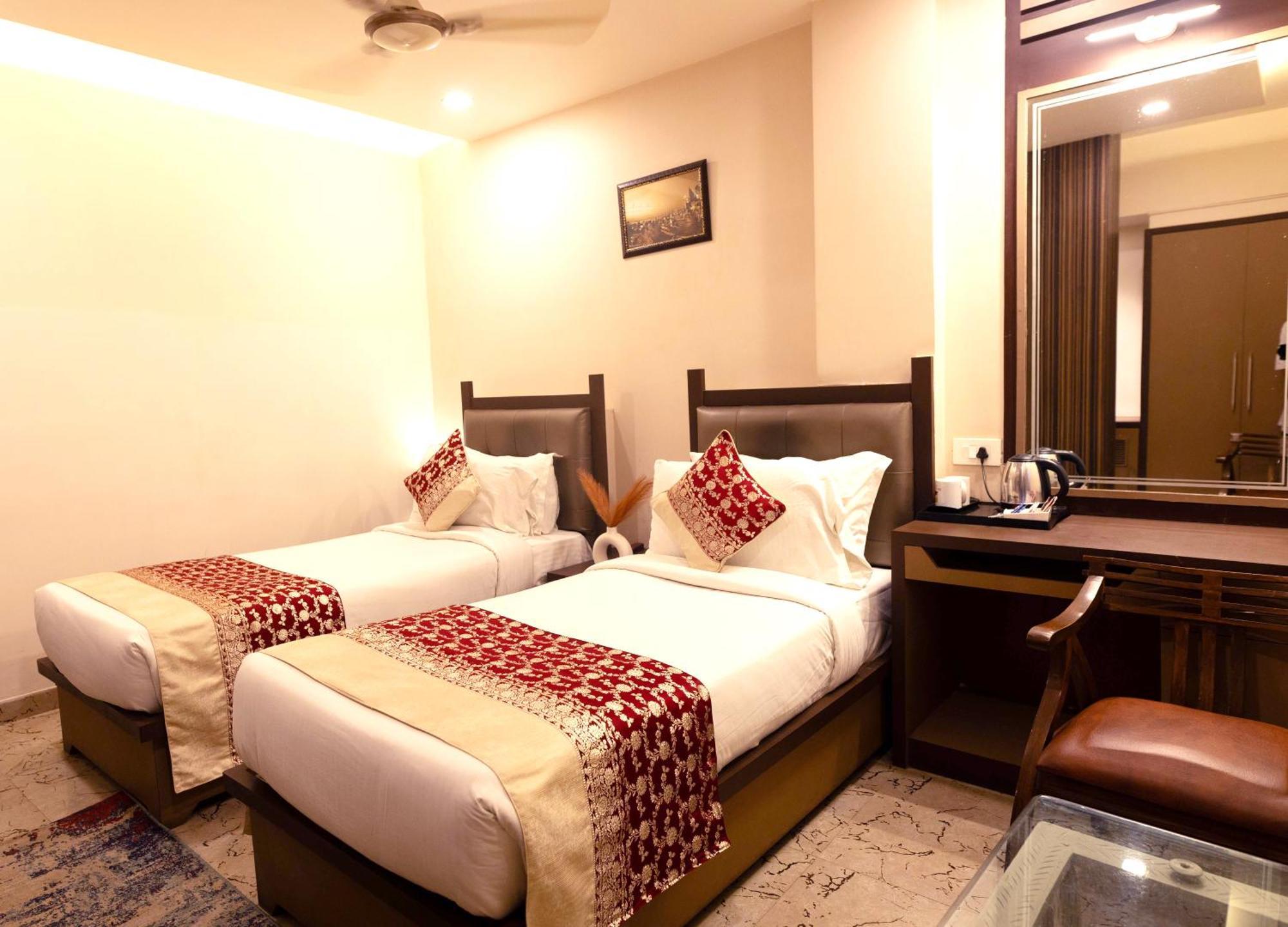 New Hotel Broadway Varanasi Exterior photo